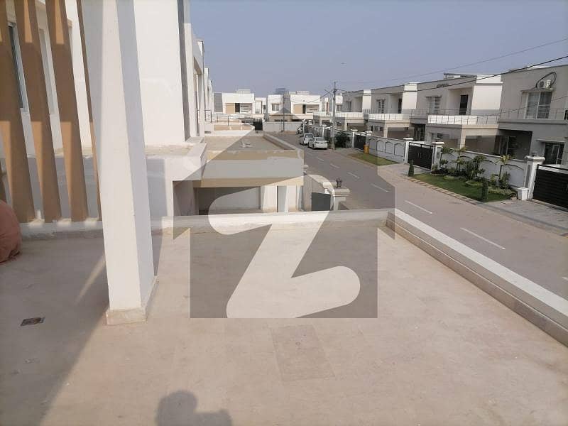 جناح ایونیو کراچی میں 5 کمروں کا 1 کنال مکان 10.5 کروڑ میں برائے فروخت۔