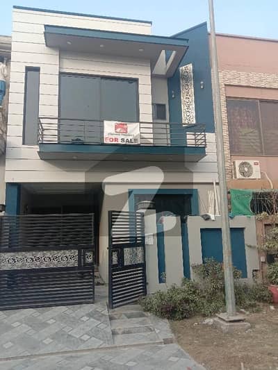 پیراگون سٹی ۔ وُوڈز بلاک پیراگون سٹی,لاہور میں 3 کمروں کا 5 مرلہ مکان 2.15 کروڑ میں برائے فروخت۔