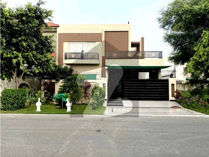 10 Marla Luxury Modern Design House Available For Sale In Dha Top Location