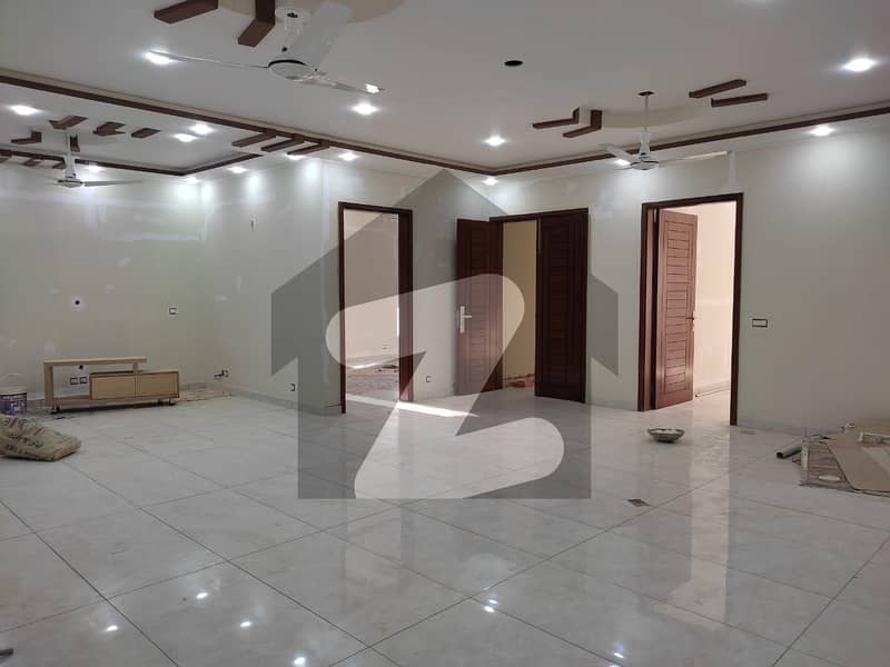 ڈی ایچ اے فیز 4 ڈی ایچ اے ڈیفینس,کراچی میں 9 کمروں کا 1 کنال مکان 5.5 لاکھ میں کرایہ پر دستیاب ہے۔