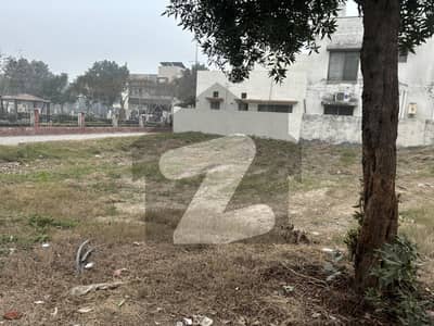 8 MARLA RESIDENTIAL PLOT BLOCK "1A" CORNER FACING PARK IS FOR SALE