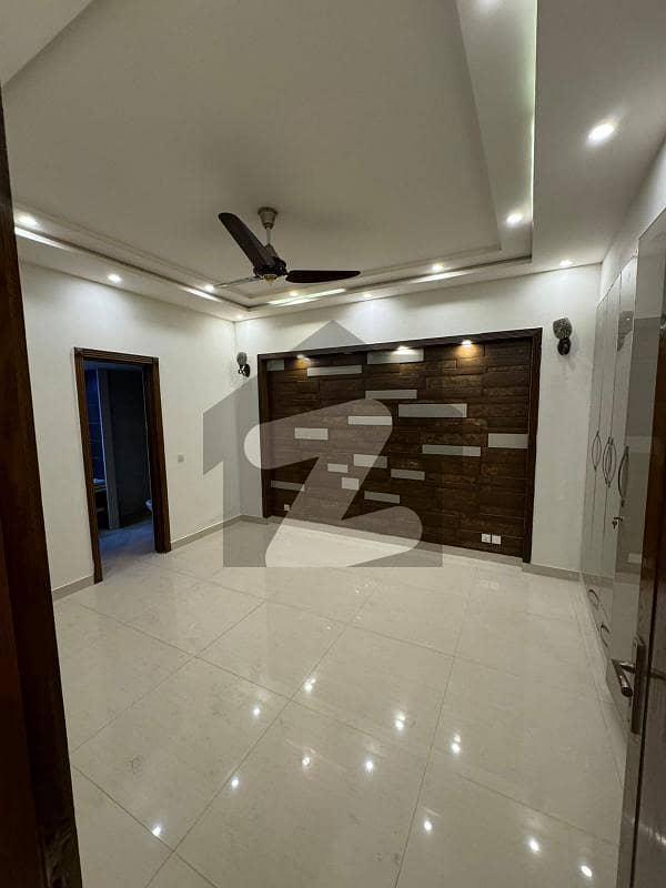 بحریہ ٹاؤن رفیع بلاک بحریہ ٹاؤن سیکٹر ای,بحریہ ٹاؤن,لاہور میں 5 کمروں کا 10 مرلہ مکان 1.3 لاکھ میں کرایہ پر دستیاب ہے۔