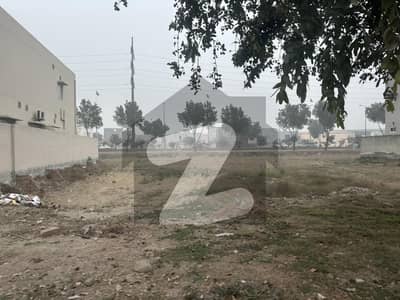 1 KANAL PLOT BLOCK "1A" IS FOR SALE FACING PARK