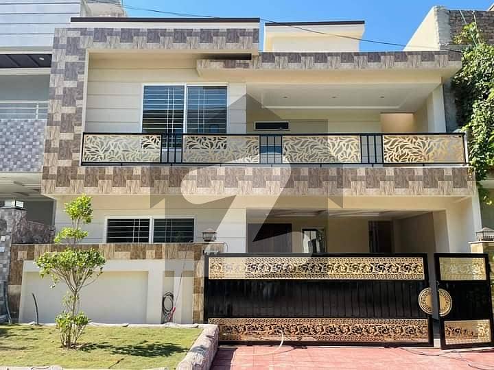 7.25 Marla Triple Storey Quality House For Sale