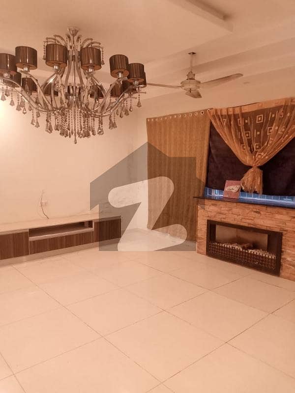 1 KANAL MOST BEAUTIFUL LOCATION HOUSE WITH BASEMENT AVAILABLE FOR RENT IN DHA PHASE 3 XX BLOCK