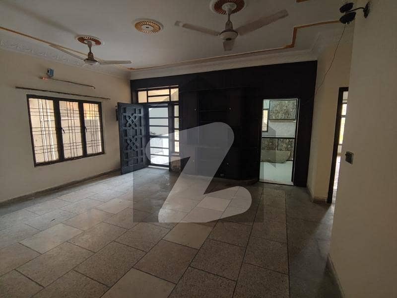 Upper Portion Of 2250 Square Feet Is Available For Rent In Allama Iqbal Town - Umar Block Lahore Lower Portion Lock