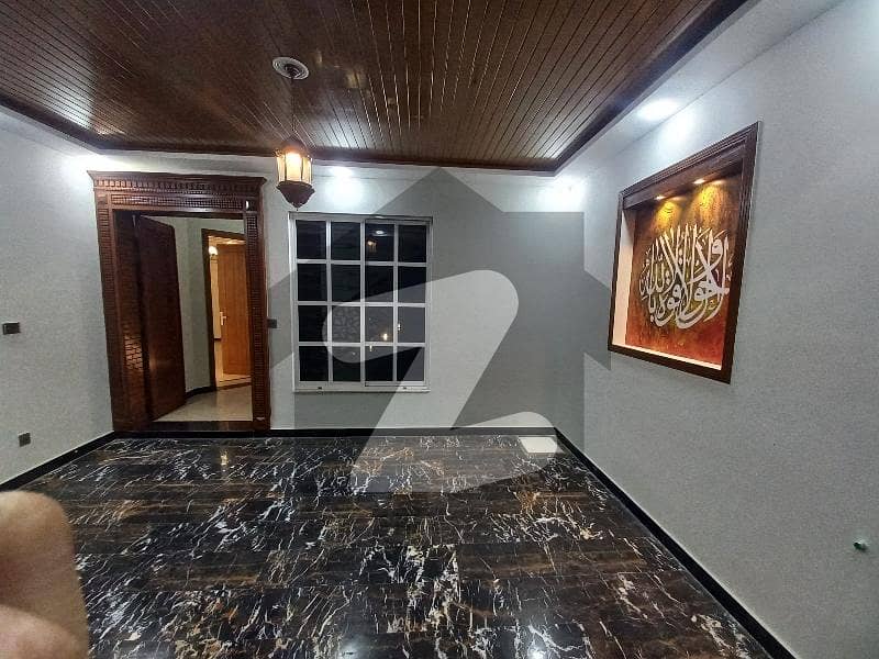 فیصل ٹاؤن - ایف ۔ 18 اسلام آباد میں 6 کمروں کا 8 مرلہ مکان 3.35 کروڑ میں برائے فروخت۔