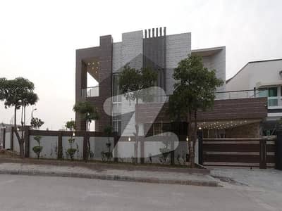 Stunning Corner 33 Marla House In Bahria Town Phase 8 - Club City Available
