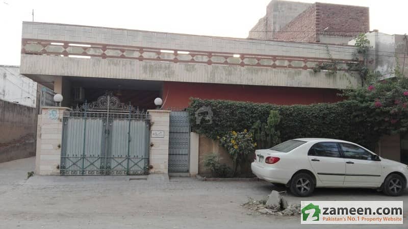 Corner Residential House, Commercial Area For Sale - 11 Marla