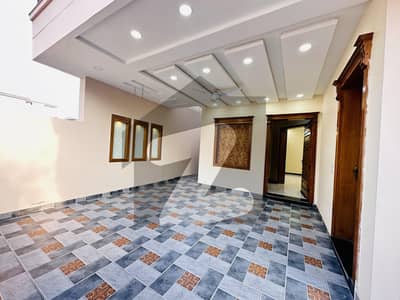 فیصل ٹاؤن - ایف ۔ 18 اسلام آباد میں 6 کمروں کا 8 مرلہ مکان 3.18 کروڑ میں برائے فروخت۔
