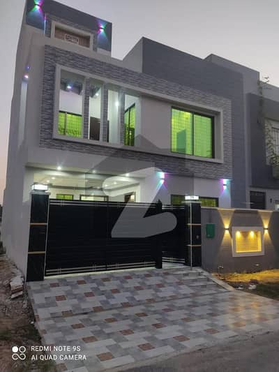 لو کاسٹ ۔ بلاک جی لو کاسٹ سیکٹر,بحریہ آرچرڈ فیز 2,بحریہ آرچرڈ,لاہور میں 3 کمروں کا 5 مرلہ مکان 1.65 کروڑ میں برائے فروخت۔