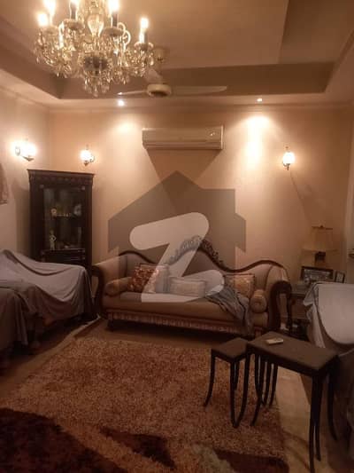 ڈی ایچ اے فیز 4 - بلاک بیبی فیز 4,ڈیفنس (ڈی ایچ اے),لاہور میں 7 کمروں کا 1 کنال مکان 7.0 کروڑ میں برائے فروخت۔