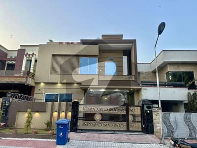بحریہ ٹاؤن فیز 3 بحریہ ٹاؤن راولپنڈی,راولپنڈی میں 5 کمروں کا 10 مرلہ مکان 6.25 کروڑ میں برائے فروخت۔