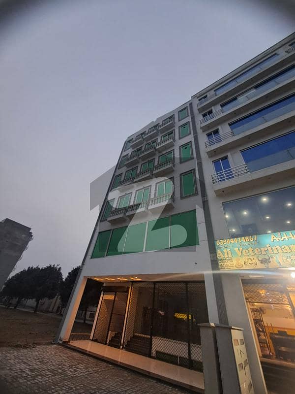 بحریہ ٹاؤن سیکٹرڈی بحریہ ٹاؤن,لاہور میں 1 کمرے کا 4 مرلہ دفتر 1.7 کروڑ میں برائے فروخت۔