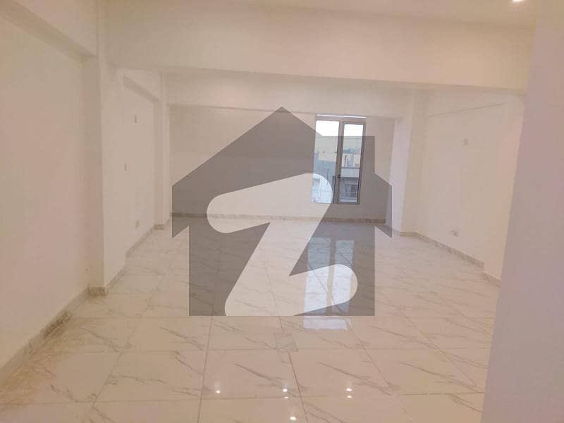DEFENCE PHASE 7 OFFICE FOR RENT 700 SQUARE FEET WITH LIFT