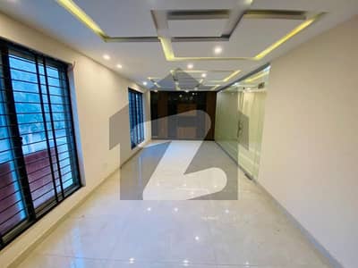 1 kanal Comerical Floor Available For Rent
