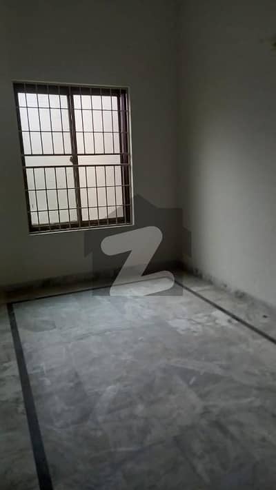 جوہر ٹاؤن لاہور میں 4 کمروں کا 5 مرلہ مکان 1.85 کروڑ میں برائے فروخت۔