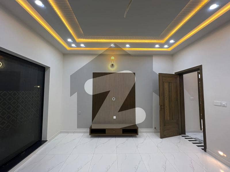 ایڈن ویلی فیصل آباد میں 5 کمروں کا 12 مرلہ مکان 7.85 کروڑ میں برائے فروخت۔