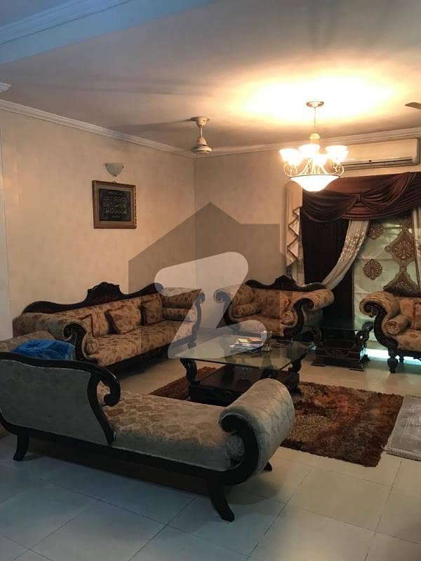 عسکری 10 عسکری,لاہور میں 4 کمروں کا 10 مرلہ مکان 5.3 کروڑ میں برائے فروخت۔