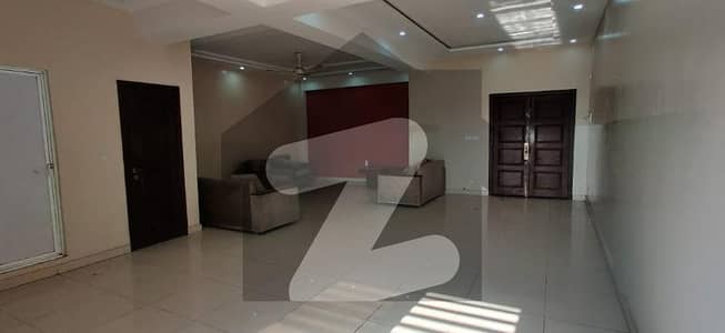 Three Bedrooms Apartment Available For Rent In River Hills 1