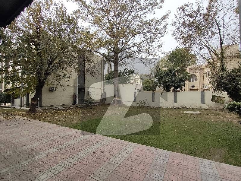 10 Marla 3 Bedroom Ground Floor Flat Available For Rent