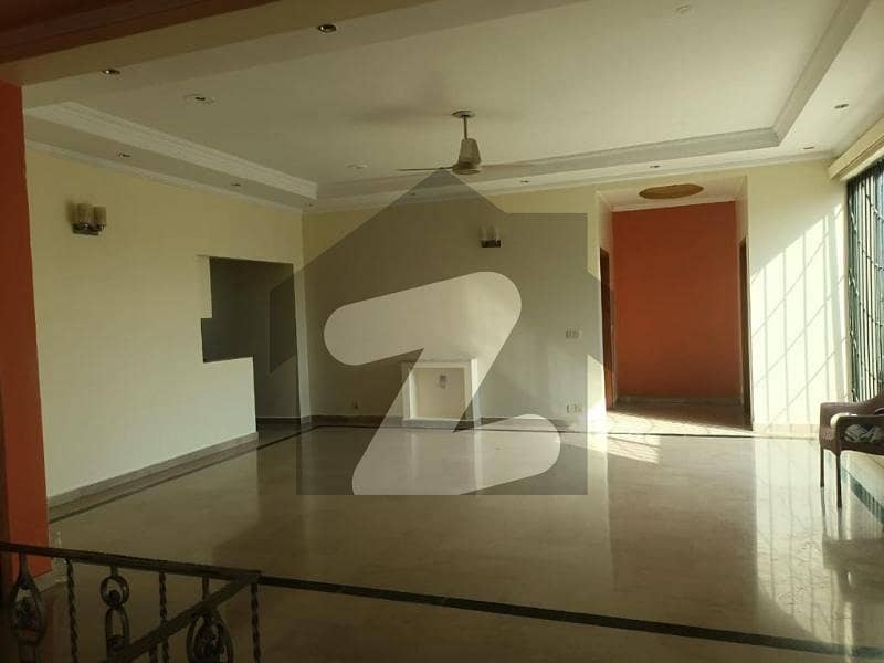 ای ایم ای سوسائٹی لاہور میں 6 کمروں کا 1 کنال مکان 7.9 کروڑ میں برائے فروخت۔