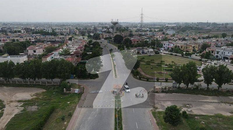 Hot Location 7 Marla plot For sale M7C3 in Lake City Lahore.