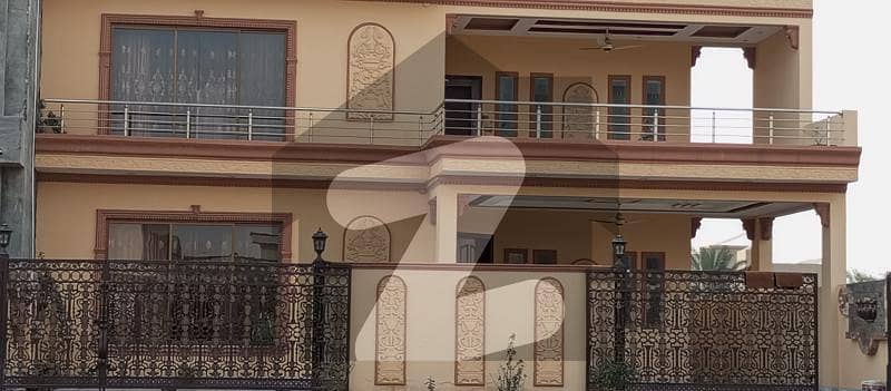 ویلینشیاء ہاؤسنگ سوسائٹی لاہور میں 7 کمروں کا 1 کنال مکان 4.5 لاکھ میں کرایہ پر دستیاب ہے۔