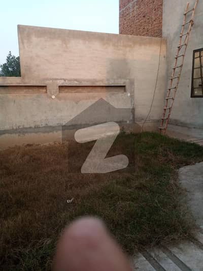 7.7 MARLA MMHOUSE WITH 2 MASTER BED ROOMS WITH ATTACHED WASHROOMS . 1 BIG TV LAWN 1 BASEMENT UNDER TV LAWN . IN JUST 125 LAC MA .