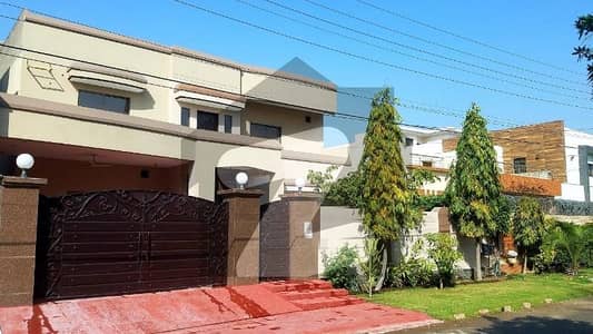 Wapda Town Lahore Pakistan Kanal Used House For Sale 5 Beds