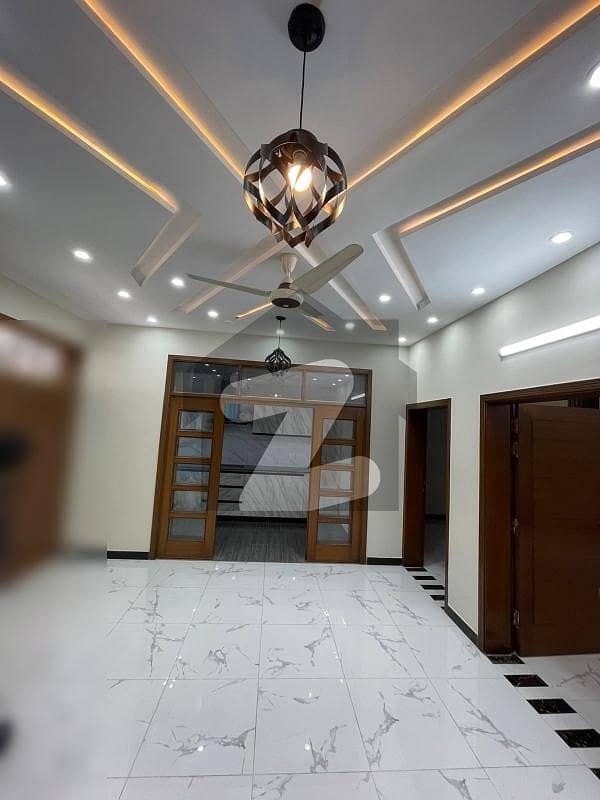 آئی ۔ 14 اسلام آباد میں 4 کمروں کا 6 مرلہ مکان 3.0 کروڑ میں برائے فروخت۔