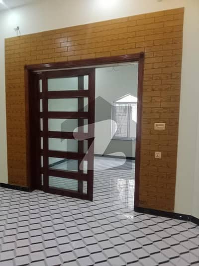 گرین ٹاؤن فیصل آباد میں 6 کمروں کا 4 مرلہ مکان 1.4 کروڑ میں برائے فروخت۔