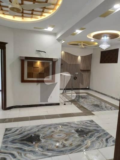 Crown Tawer 1 Floor Flat For Rent In G 11