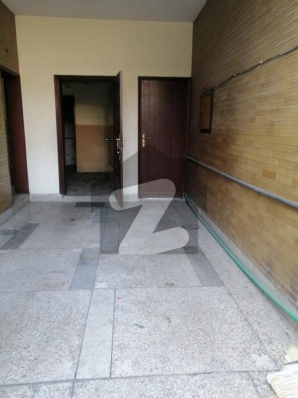 Allama Iqbal Town 3 Bedroom Bath With Also Drawing Room Upper Portion For Rent