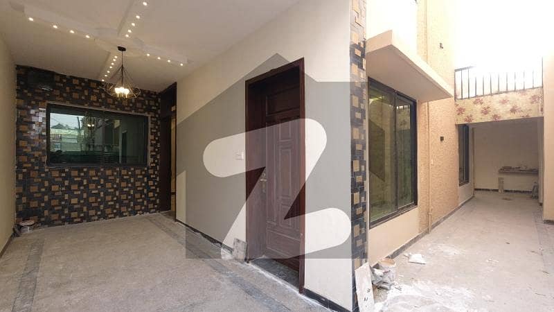 پشاور روڈ راولپنڈی میں 4 کمروں کا 5 مرلہ مکان 3.0 کروڑ میں برائے فروخت۔