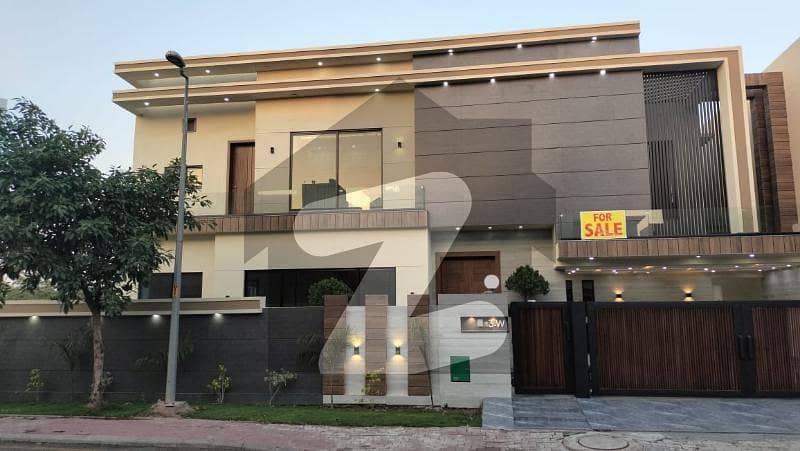 بحریہ ٹاؤن اوورسیز انکلیو بحریہ ٹاؤن,لاہور میں 5 کمروں کا 1 کنال مکان 7.25 کروڑ میں برائے فروخت۔