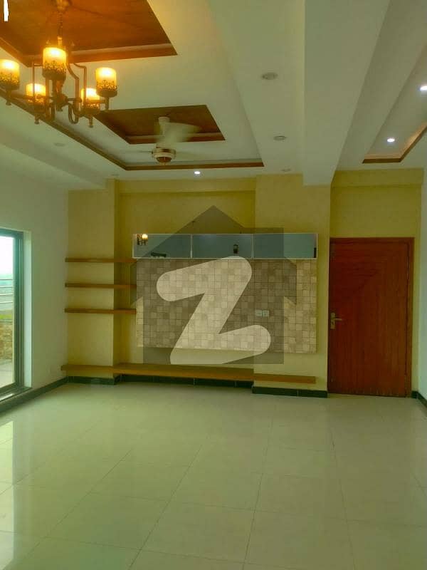 24 MARLA 3 BEDROOMS PENT HOUSE AVAILABLE FOR RENT