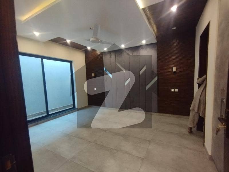 لیک سٹی رائیونڈ روڈ,لاہور میں 5 کمروں کا 10 مرلہ مکان 4.7 کروڑ میں برائے فروخت۔