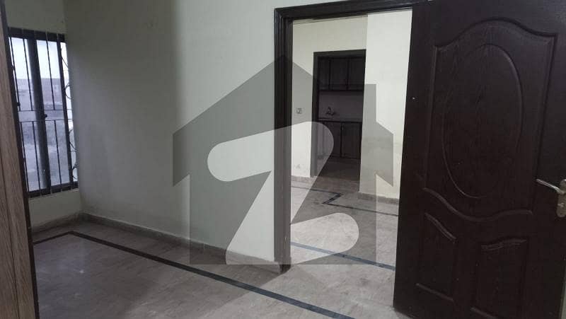 1 bedroom non furnished apartment available for rent in bahria town Lahore facing park
