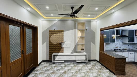 ڈی سی کالونی گوجرانوالہ میں 3 کمروں کا 5 مرلہ مکان 2.35 کروڑ میں برائے فروخت۔