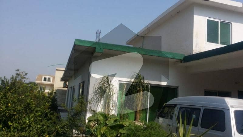 2.5 kenal faham house for sale in gareen bani gala near Imran Kahn chook