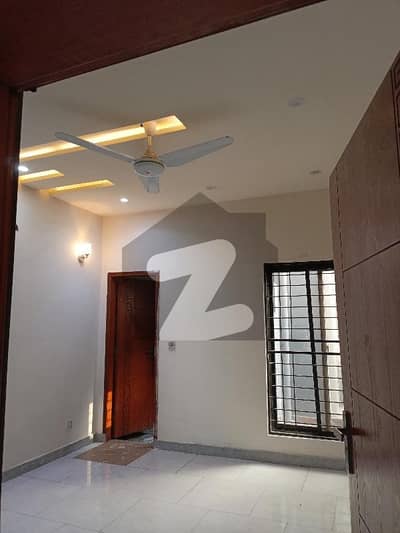 جوبلی ٹاؤن ۔ بلاک ای جوبلی ٹاؤن,لاہور میں 5 کمروں کا 5 مرلہ مکان 75.0 ہزار میں کرایہ پر دستیاب ہے۔