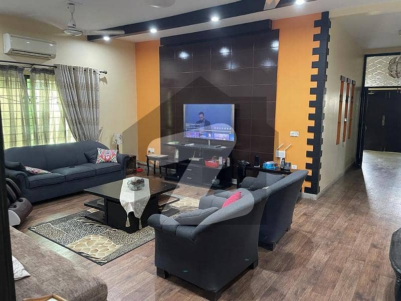 Beautiful House 500 Sq Yd Fully Renovated For Sale Old Falcon Complex