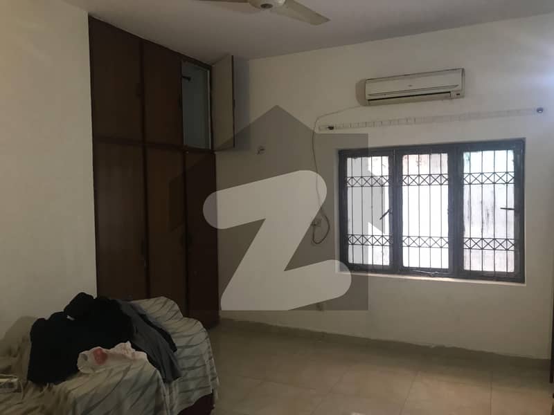 ڈی ایچ اے فیز 1 ڈیفنس (ڈی ایچ اے),لاہور میں 6 کمروں کا 1 کنال مکان 5.7 کروڑ میں برائے فروخت۔