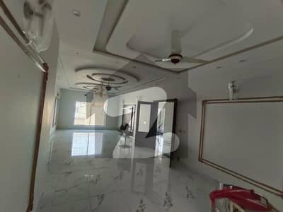 ازمیر ٹاؤن ۔ بلاک ڈی ازمیر ٹاؤن,لاہور میں 6 کمروں کا 1 کنال مکان 7.3 کروڑ میں برائے فروخت۔