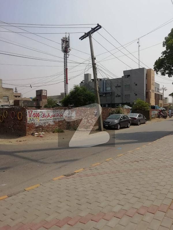 جوہر ٹاؤن فیز 1 جوہر ٹاؤن,لاہور میں 2 کنال کمرشل پلاٹ 19.0 کروڑ میں برائے فروخت۔