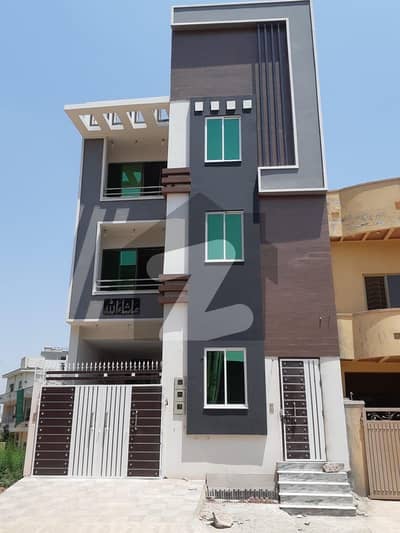 Beautiful Just Like Brand New House 2nd Entry 1st Floor Portion For Available