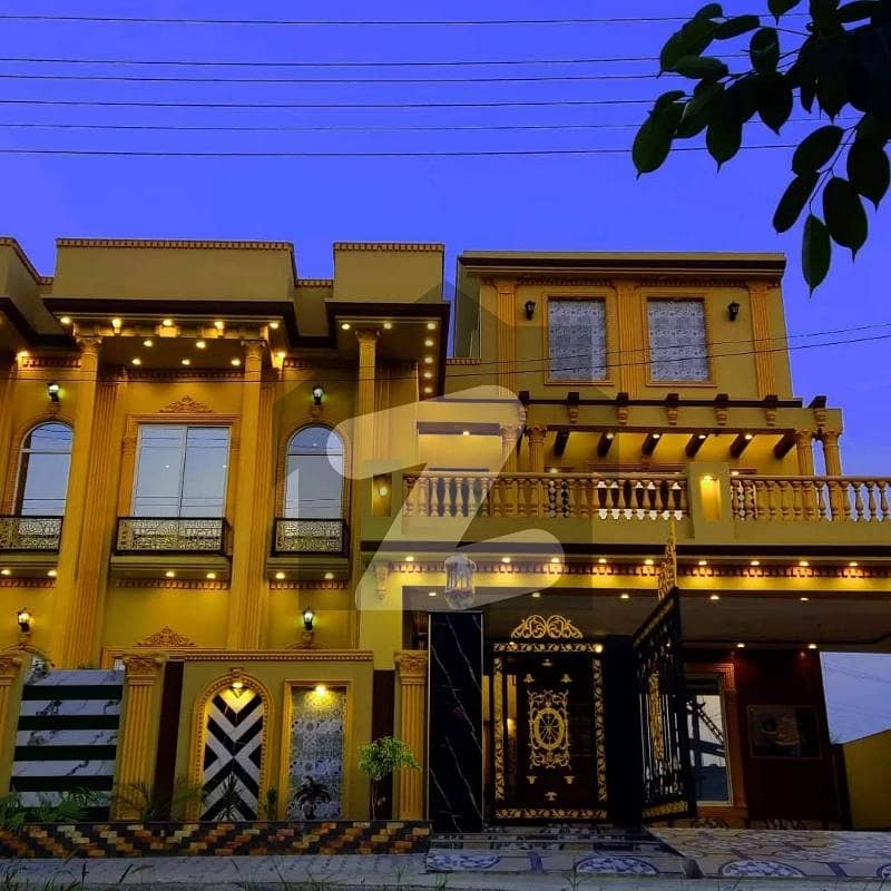 ویلینشیاء ہاؤسنگ سوسائٹی لاہور میں 8 کمروں کا 1 کنال مکان 5.2 کروڑ میں برائے فروخت۔