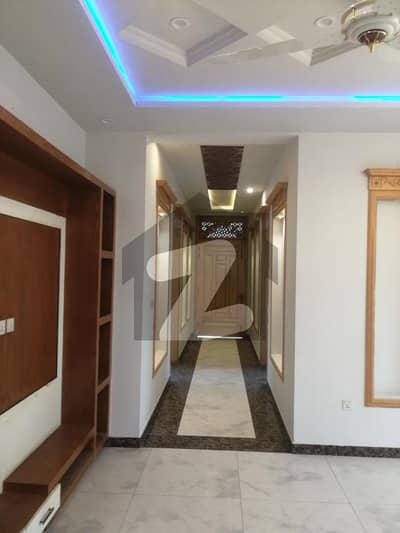 1 kanal Triple Story House Available For Rent