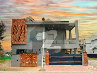 16 Marla Designer House With Basement